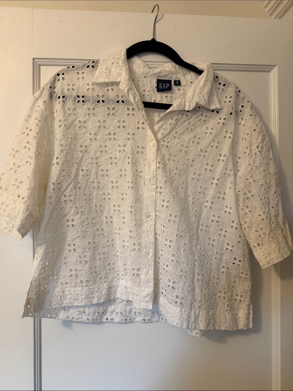 GAP White Eyelet Button-Down Short Sleeve Shirt